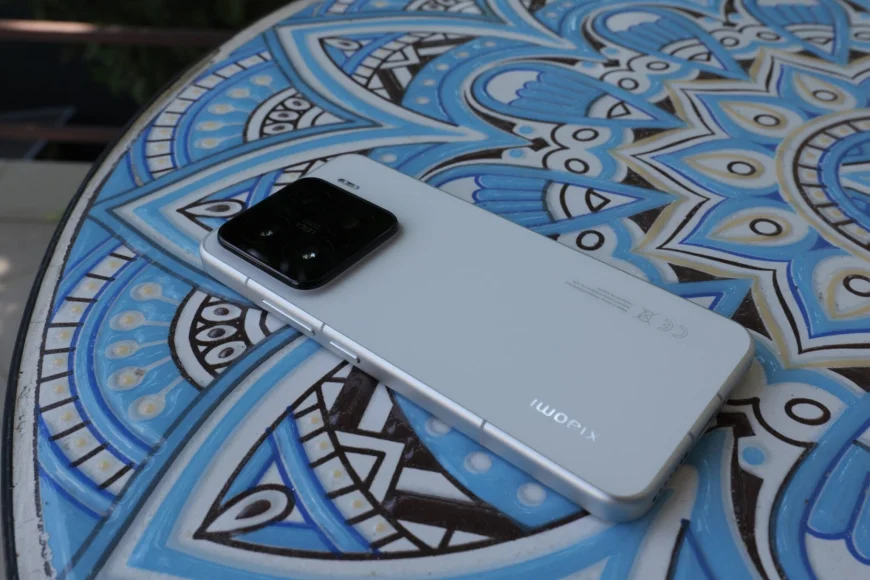 Review Xiaomi 15 – Putere și eleganță într‑un design compact