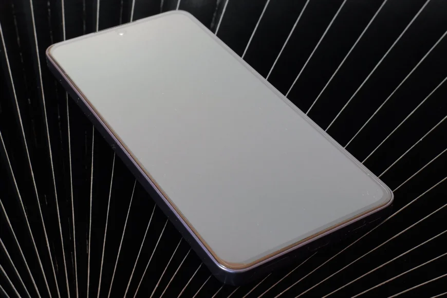 Review Oppo Reno13 F 5G – smartphone mid-range premium interesant